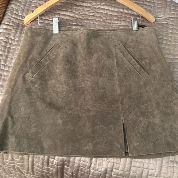 NWT BLANK NYC Suede Mini Skirt In French Taupe Slit Pockets Size 31 - Picture 4 of 5